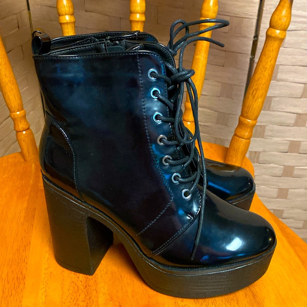Perphy NWOB 10 4” thick heel platform zipper side BLACK combat moto boots